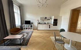 City Center 3, Elegant And Cozy 2Br In City Center!